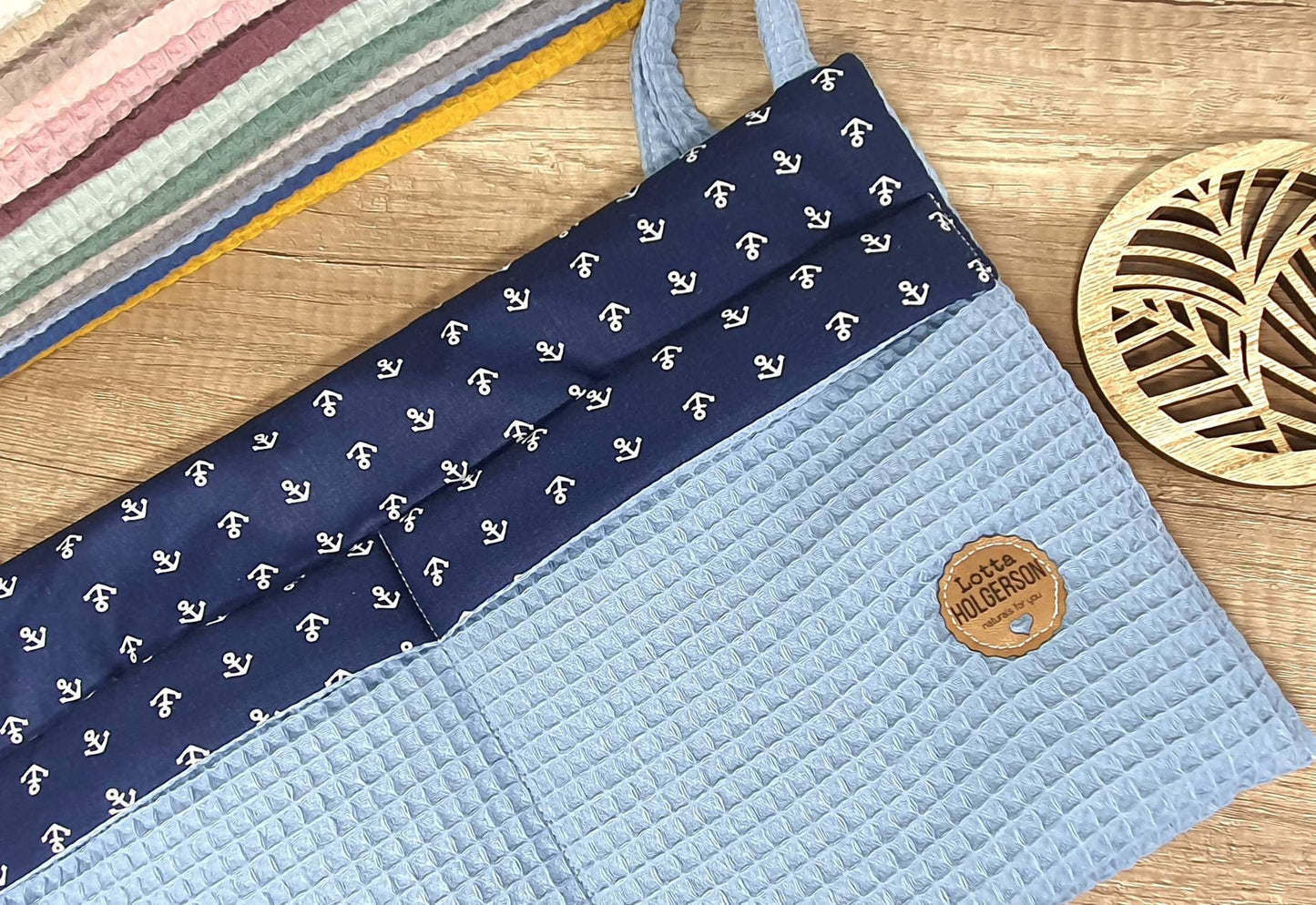 Waffelpique - praktische Betttasche - WANDUTENSILO - Organizer für Wickeltisch, Babybett, Laufstall dustyblue Anker maritim