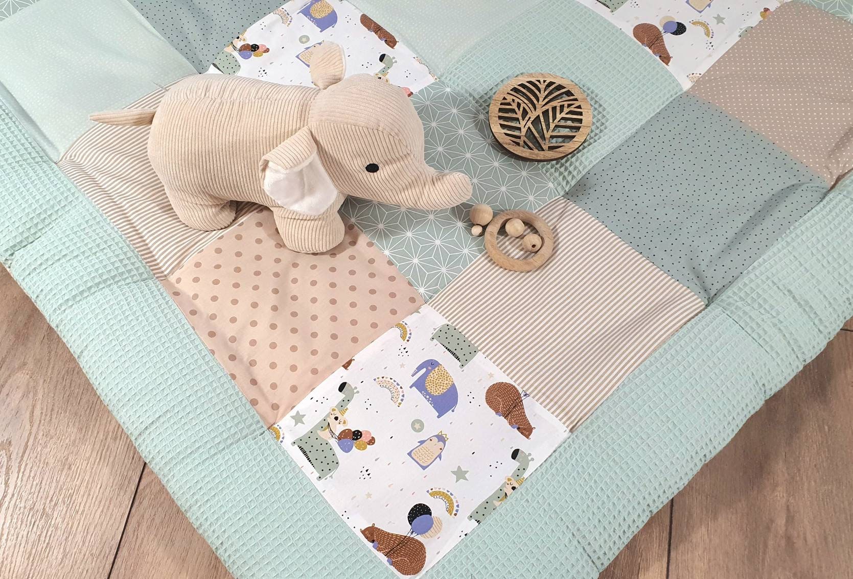 Krabbeldecke Patchwork Waffelstoff Decke Babydecke mit Namen ELEFANT GIRAFFE mint beige