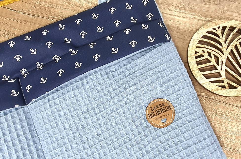 Waffelpique - praktische Betttasche - WANDUTENSILO - Organizer für Wickeltisch, Babybett, Laufstall dustyblue Anker maritim