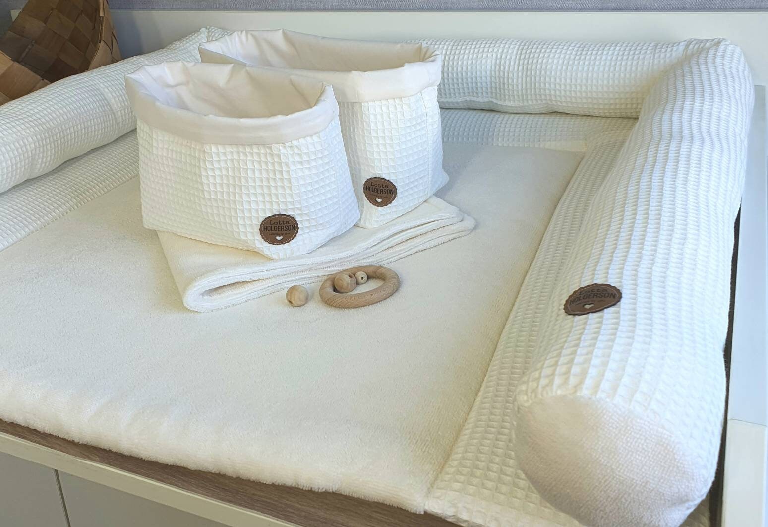 Set WICKELAUFLAGE inkl. Wickeltischrolle, wasserdichter Wickelunterlage, 2er Set Utensilos - Waffelpique altweiss flauschiger BambooFrottee