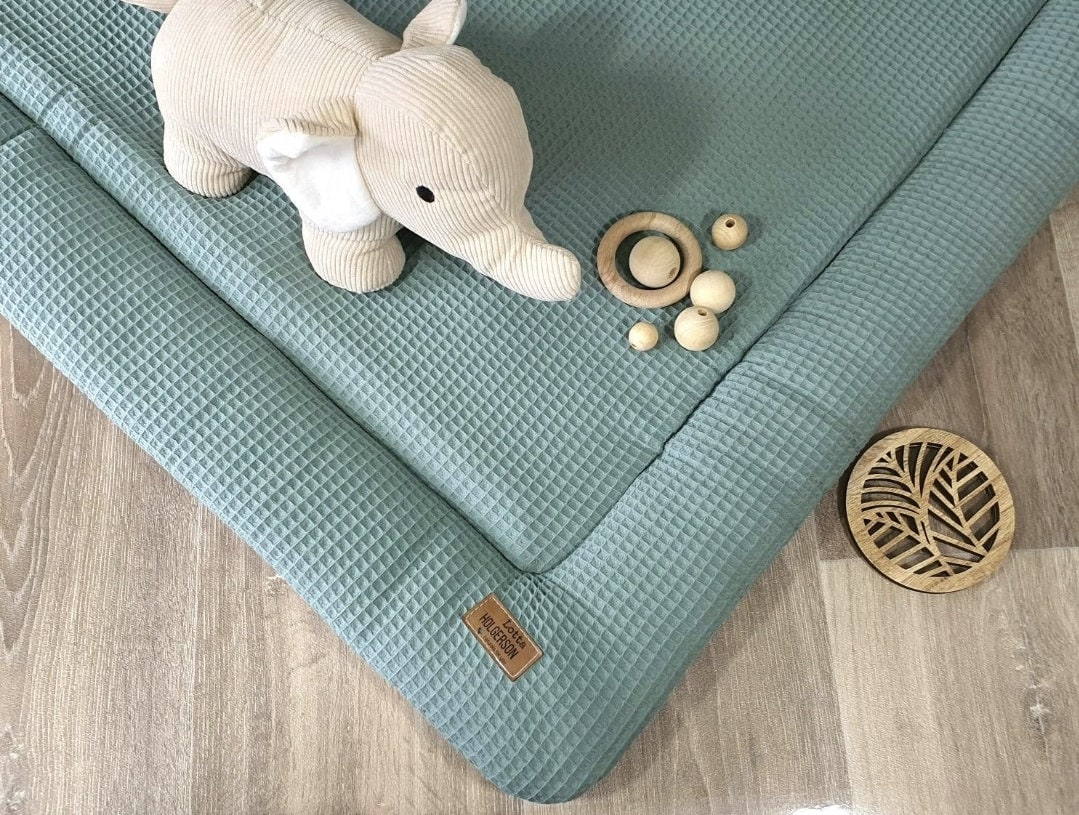 Waffelpique Krabbeldecke Laufstalleinlage Babydecke Spieldecke personalisierbar mit Namen PETROL