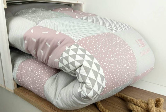 Krabbeldecke - Patchwork - Decke - Babydecke - FEDERN altrosa/grau/weiß - 3-4cm dick - mit Namen / Datum / Uhrzeit / Größe / Gewicht