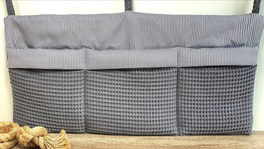 Waffelpique - praktische Betttasche - WANDUTENSILO - Organizer für Wickeltisch, Babybett, Laufstall ANTHRAZIT Streifen grau