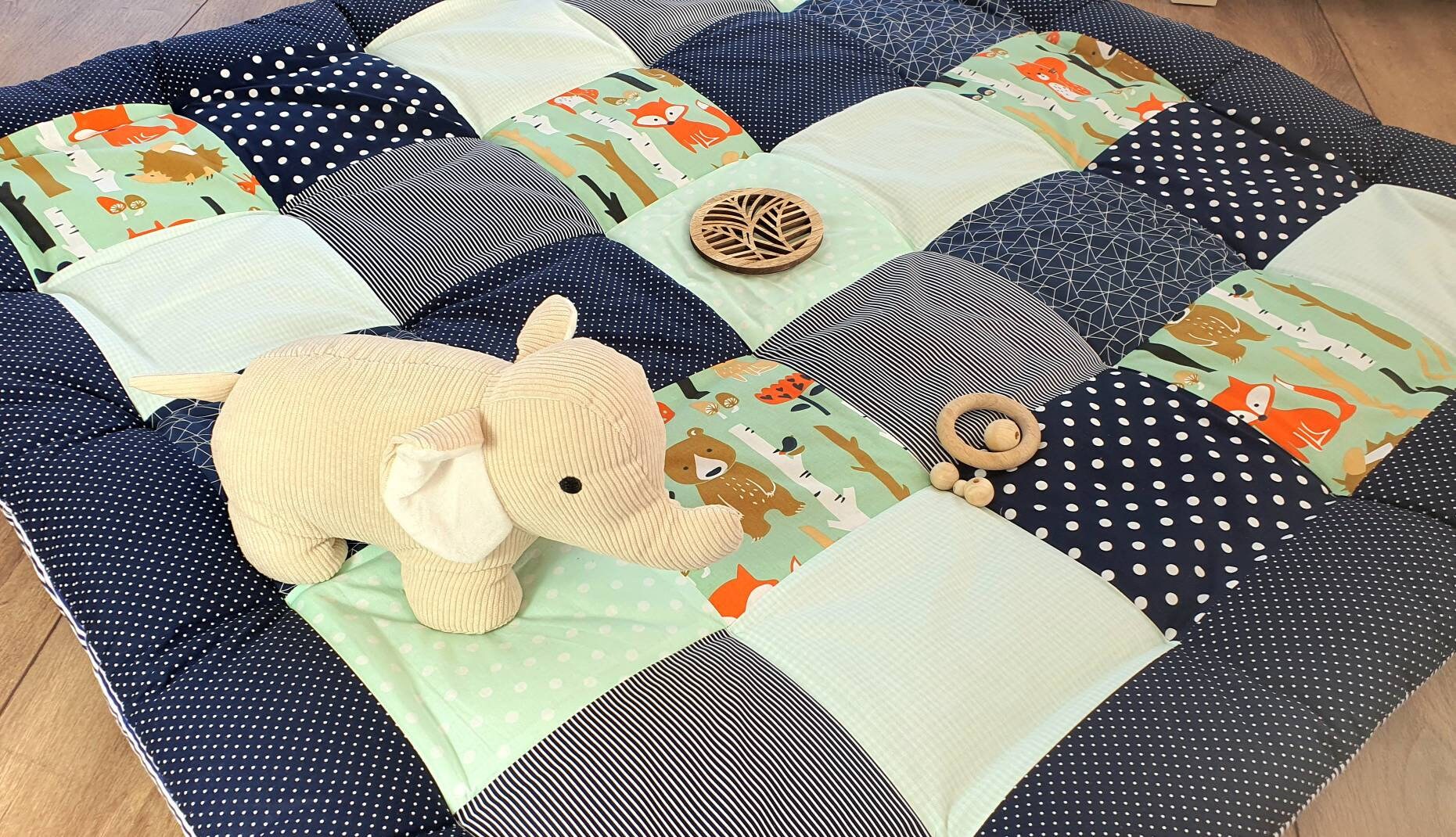 Krabbeldecke - Patchwork - Decke - Babydecke - WALDTIERE dunkelblau / mint / weiß - 3-4cm dick - mit Namen - 100x100cm - 120x120cm