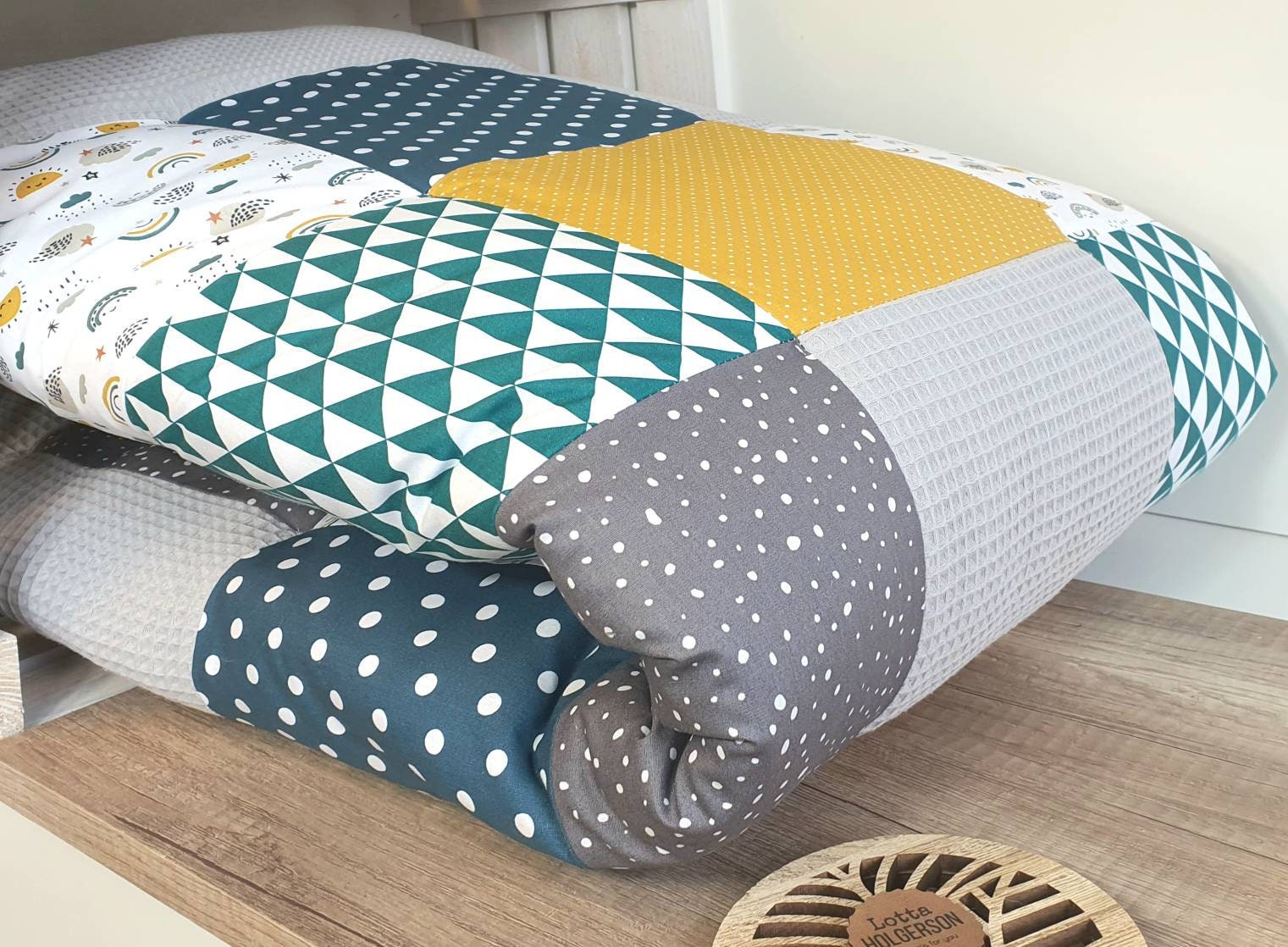 3-4cm dicke Krabbeldecke - Patchwork - Waffelstoff Decke - Babydecke - mit Namen REGEBOGEN petrol senf hellgrau
