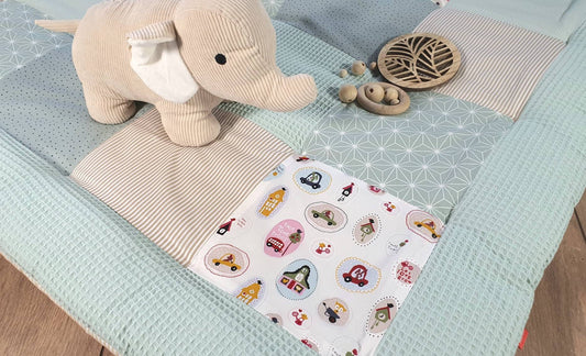 3-4cm dicke Krabbeldecke - Patchwork - Waffelstoff Decke - Babydecke - mit Namen Autos Tiere mint beige