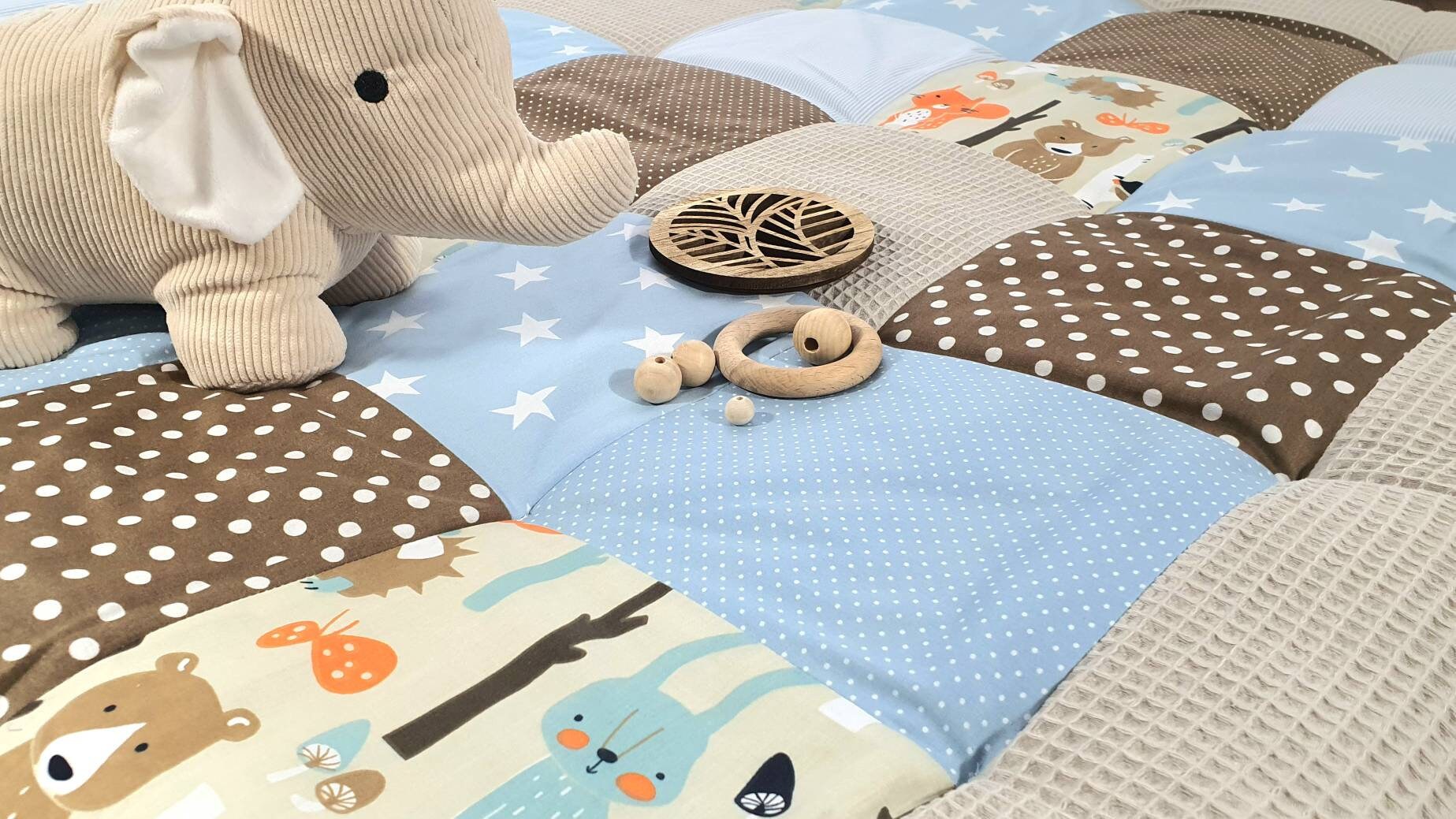 3-4cm dickeKrabbeldecke Patchwork Waffelstoff Decke Babydecke mit Namen WALDTIERE hellblau braun beige