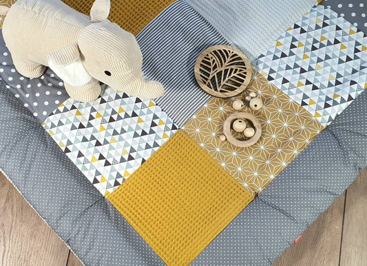 3-4cm dicke Krabbeldecke - Waffelstoff - Patchwork - Decke - Babydecke - GEO hellgrau / senf / weiß - mit Namen / Datum
