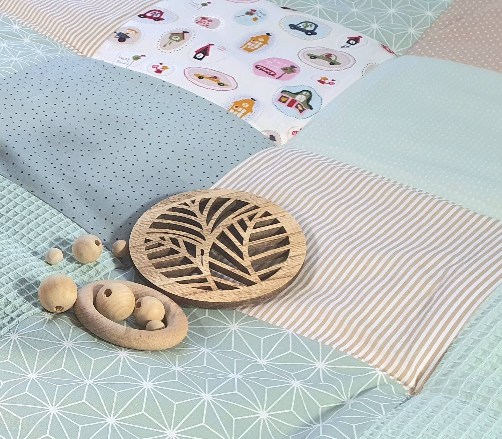 3-4cm dicke Krabbeldecke - Patchwork - Waffelstoff Decke - Babydecke - mit Namen Autos Tiere mint beige