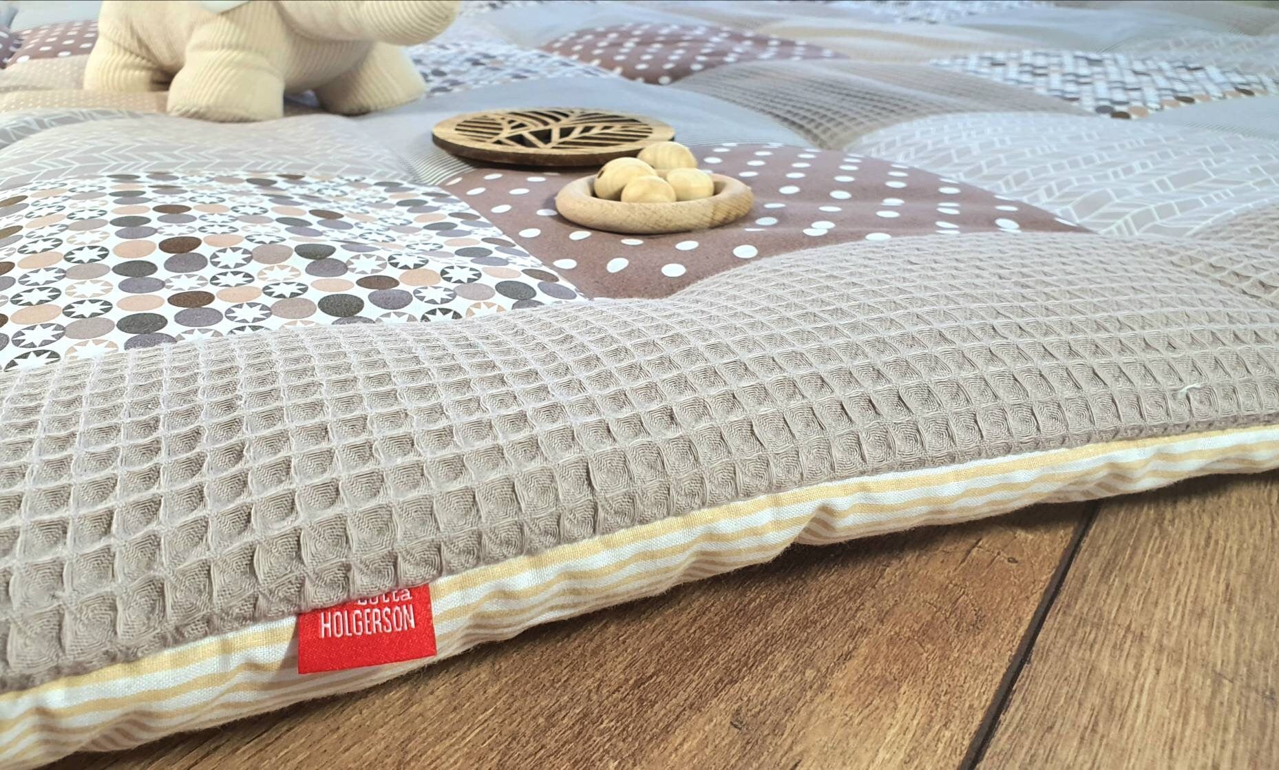 3-4cm dicke Krabbeldecke - Waffelstoff - Patchwork - Decke - Babydecke - Sterne taupe / beige / braun - mit Namen / Datum