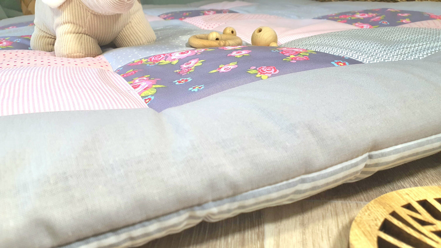3-4cm dicke Krabbeldecke - Patchwork - DECKE - Babydecke - Rosa/Taupe/Weiß - mit Namen / Datum / Uhrzeit / Größe / Gewicht