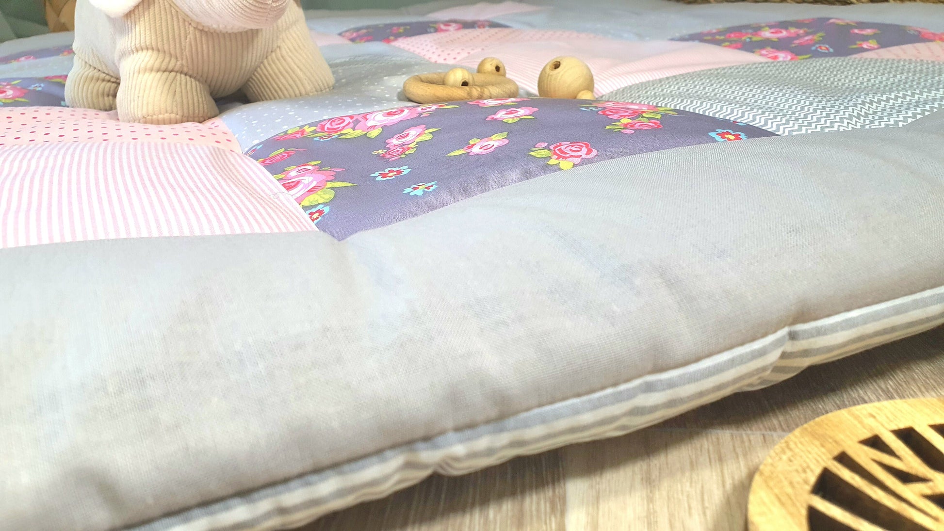3-4cm dicke Krabbeldecke - Patchwork - DECKE - Babydecke - Rosa/Taupe/Weiß - mit Namen / Datum / Uhrzeit / Größe / Gewicht