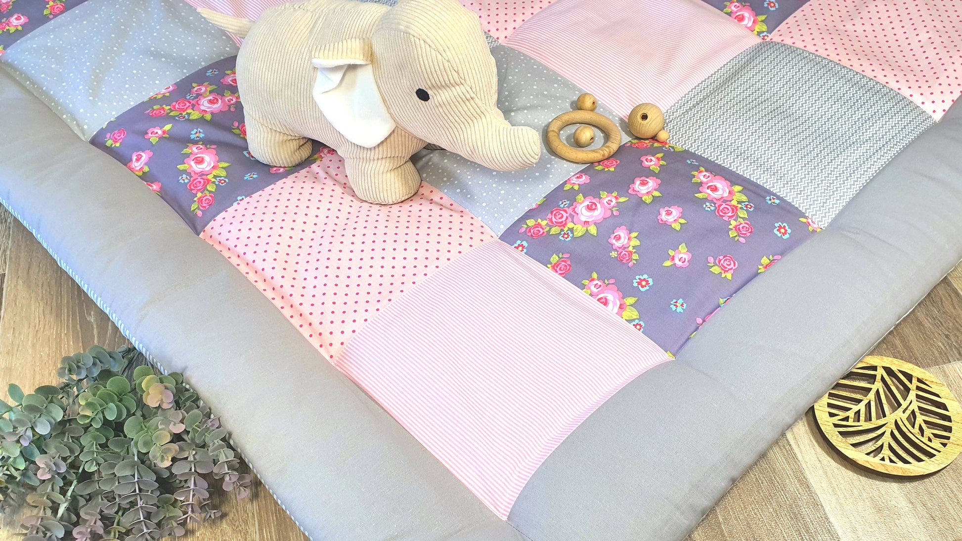 3-4cm dicke Krabbeldecke - Patchwork - DECKE - Babydecke - Rosa/Taupe/Weiß - mit Namen / Datum / Uhrzeit / Größe / Gewicht