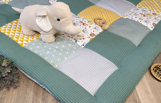 3-4cm dicke Krabbeldecke - Patchwork - Waffelstoff Decke - Babydecke - mit Namen - Safari Giraffe Löwe Elefant petrol gelb grau