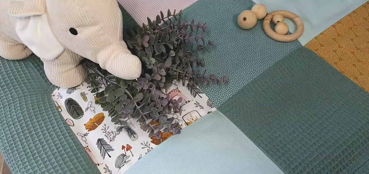3-4cm dicke Krabbeldecke - Patchwork - Waffelstoff Decke - Babydecke -  mit Namen - WALDTIERE Fuchs Reh Igel - petrol altrosa senf