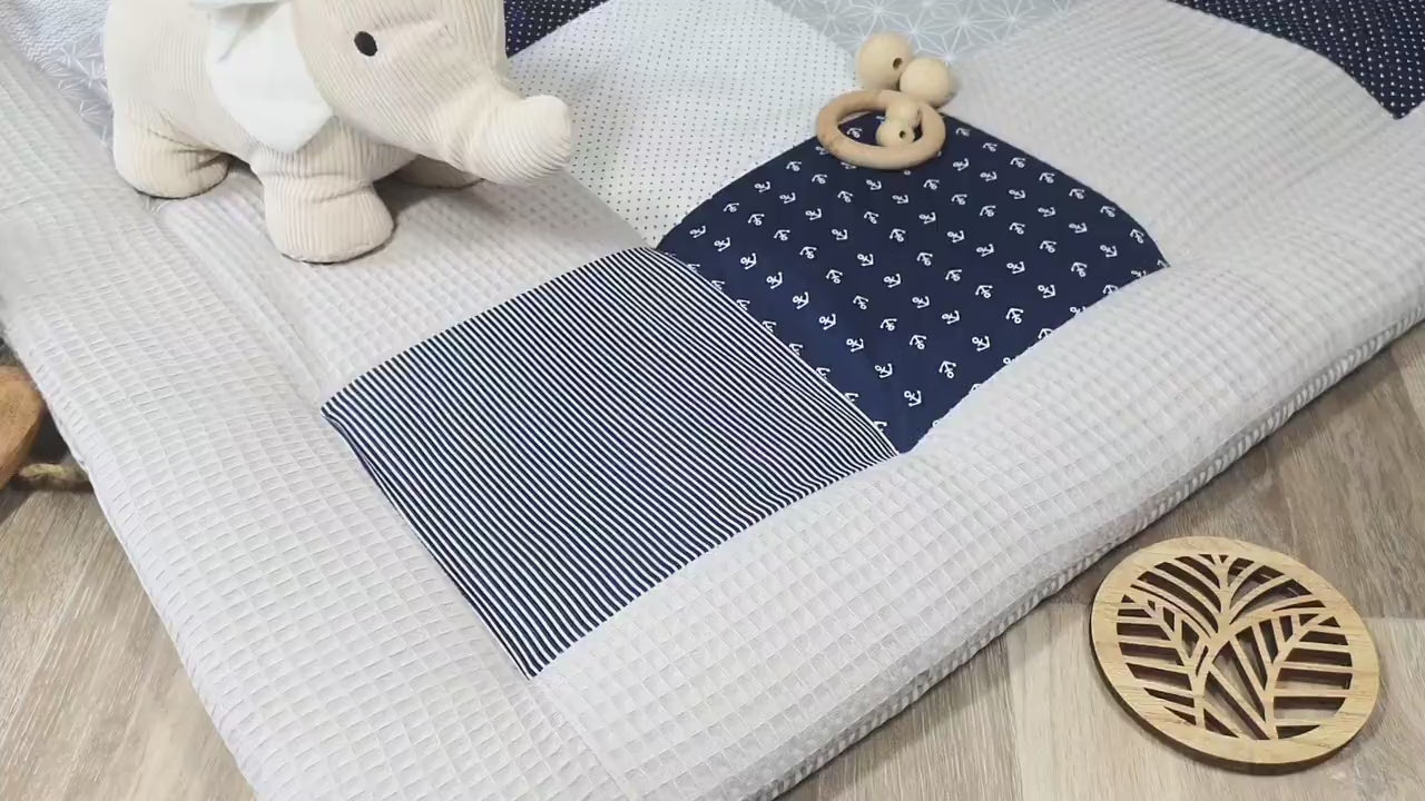 3-4cm dicke Krabbeldecke - Patchwork - Waffelstoff Decke - Babydecke - Anker dunkelblau/hellgrau/weiß -  mit Namen