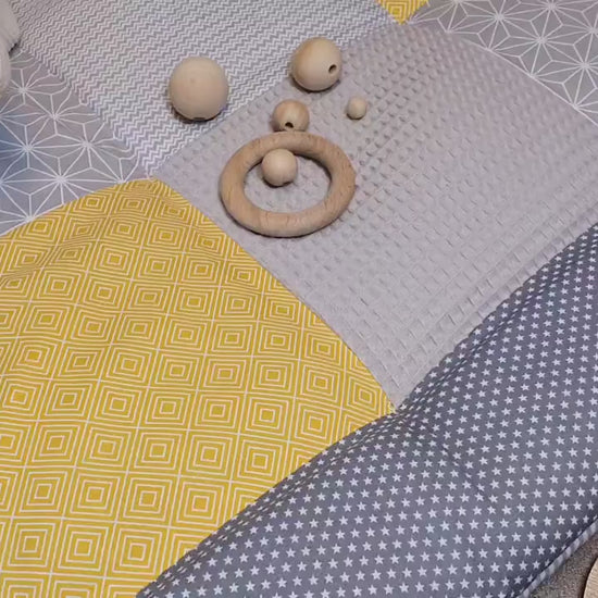 3-4cm dicke Krabbeldecke - Patchwork - Waffelstoff Decke - Babydecke -  mit Namen - GEO senf gelb grau