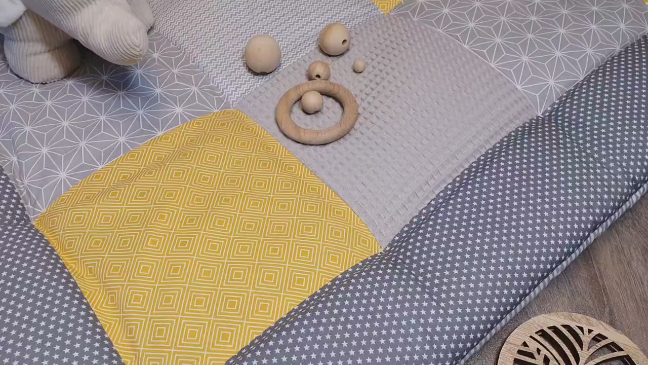3-4cm dicke Krabbeldecke - Patchwork - Waffelstoff Decke - Babydecke -  mit Namen - GEO senf gelb grau