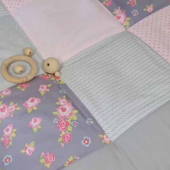 3-4cm dickeKrabbeldecke - Patchwork - DECKE - Babydecke - Rosa/Taupe/Weiß -  mit Namen / Datum / Uhrzeit / Größe / Gewicht