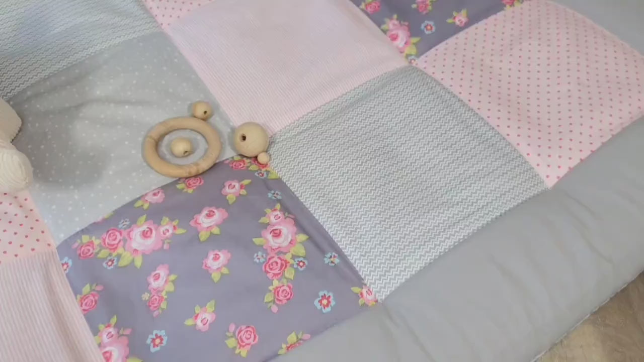 3-4cm dickeKrabbeldecke - Patchwork - DECKE - Babydecke - Rosa/Taupe/Weiß -  mit Namen / Datum / Uhrzeit / Größe / Gewicht