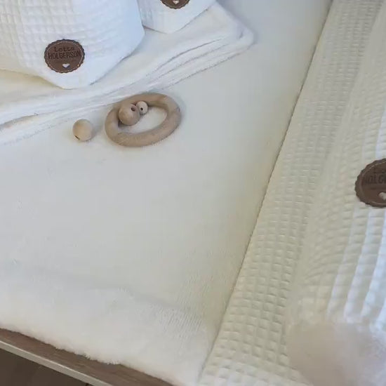 Set WICKELAUFLAGE inkl. Wickeltischrolle, wasserdichter Wickelunterlage, 2er Set Utensilos - Waffelpique altweiss flauschiger BambooFrottee