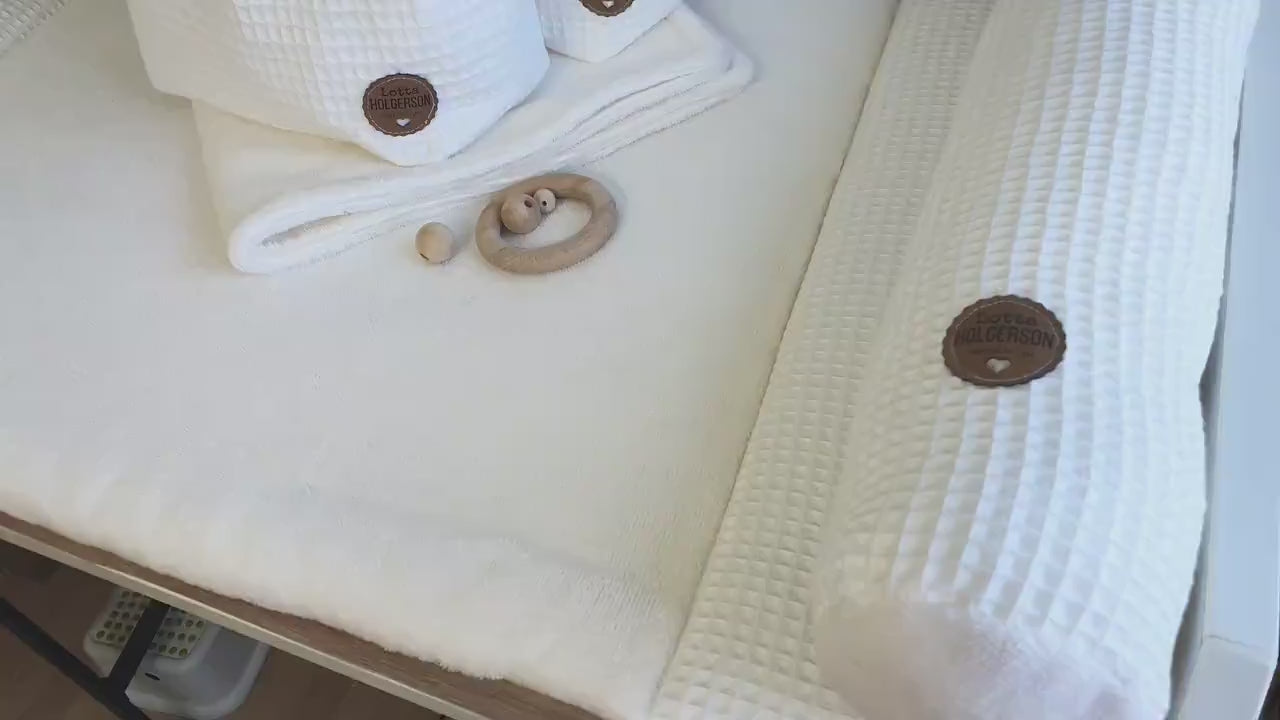 Set WICKELAUFLAGE inkl. Wickeltischrolle, wasserdichter Wickelunterlage, 2er Set Utensilos - Waffelpique altweiss flauschiger BambooFrottee