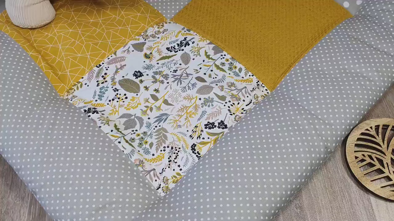 3-4cm dicke Krabbeldecke - Waffelstoff- Patchwork - Decke - Babydecke - FLORAL Blumenmuster - hellgrau senf gelb weiß -  mit Namen / Datum