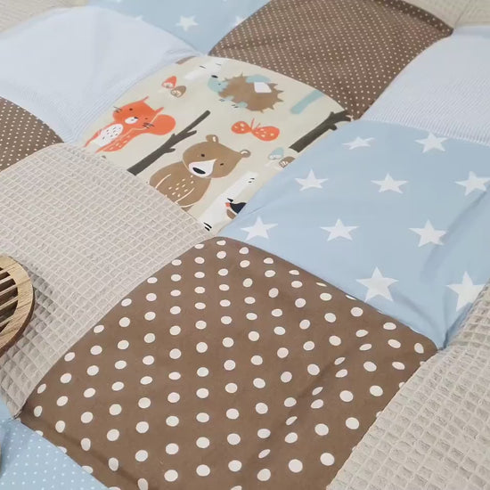 Krabbeldecke - Patchwork - Waffelstoff Decke - Babydecke -  mit Namen WALDTIERE hellblau braun beige