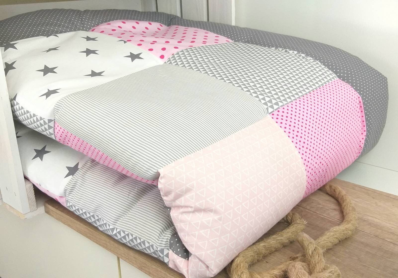 KRABBELDECKE - PATCHWORK - DECKE - Babydecke - Sterne puderrosa/rosa/grau/weiß - personalisierbar mit Namen und Datum