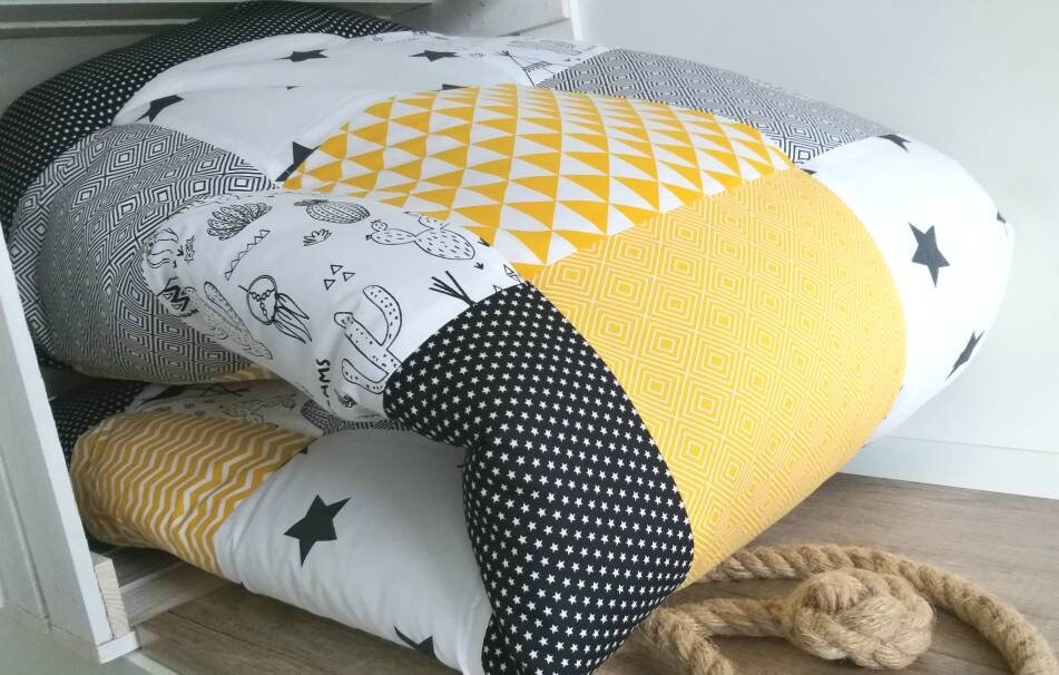 KRABBELDECKE - PATCHWORK - Decke - Babydecke - TIPI gelb /schwarz / weiß - personalisierbar mit Namen / Datum / Uhrzeit / Größe / Gewicht