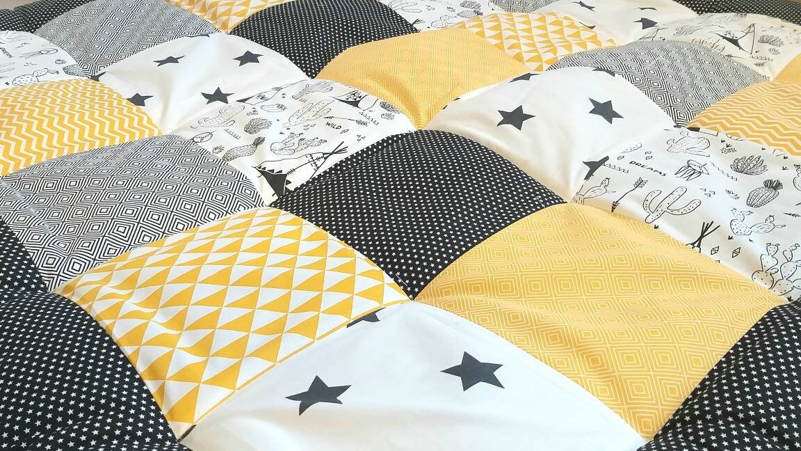 KRABBELDECKE - PATCHWORK - Decke - Babydecke - TIPI gelb /schwarz / weiß - personalisierbar mit Namen / Datum / Uhrzeit / Größe / Gewicht