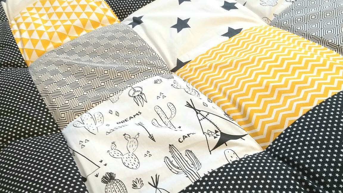 KRABBELDECKE - PATCHWORK - Decke - Babydecke - TIPI gelb /schwarz / weiß - personalisierbar mit Namen / Datum / Uhrzeit / Größe / Gewicht