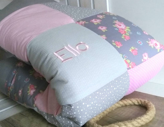 KRABBELDECKE - PATCHWORK - DECKE - Babydecke - Rosa/Taupe/Weiß - personalisierbar mit Namen / Datum / Uhrzeit / Größe / Gewicht