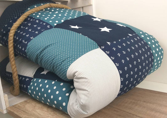 KRABBELDECKE - PATCHWORK - DECKE - Babydecke petrol /dunkelblau / grau - personalisierbar mit Namen / Datum / Uhrzeit / Größe / Gewicht