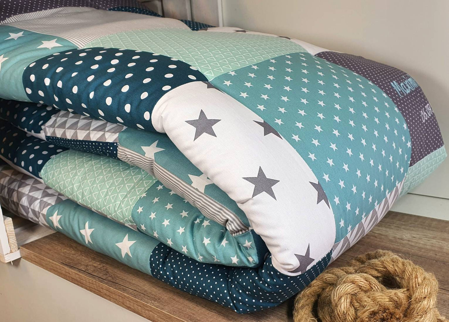 KRABBELDECKE - PATCHWORK - Decke - Babydecke - petrol mint grau weiß - personalisierbar mit Namen / Datum / Uhrzeit / Größe / Gewicht