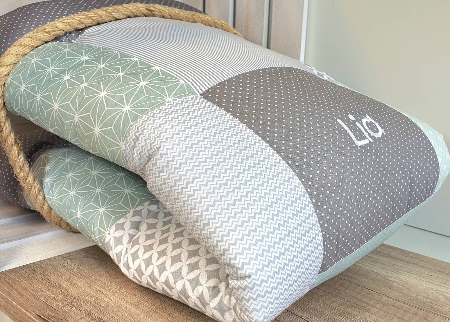 Krabbeldecke - Patchwork - Decke - Babydecke - Mint/Grau/Weiß -  mit Namensstickerei - SALBEI grün  / taupe grau