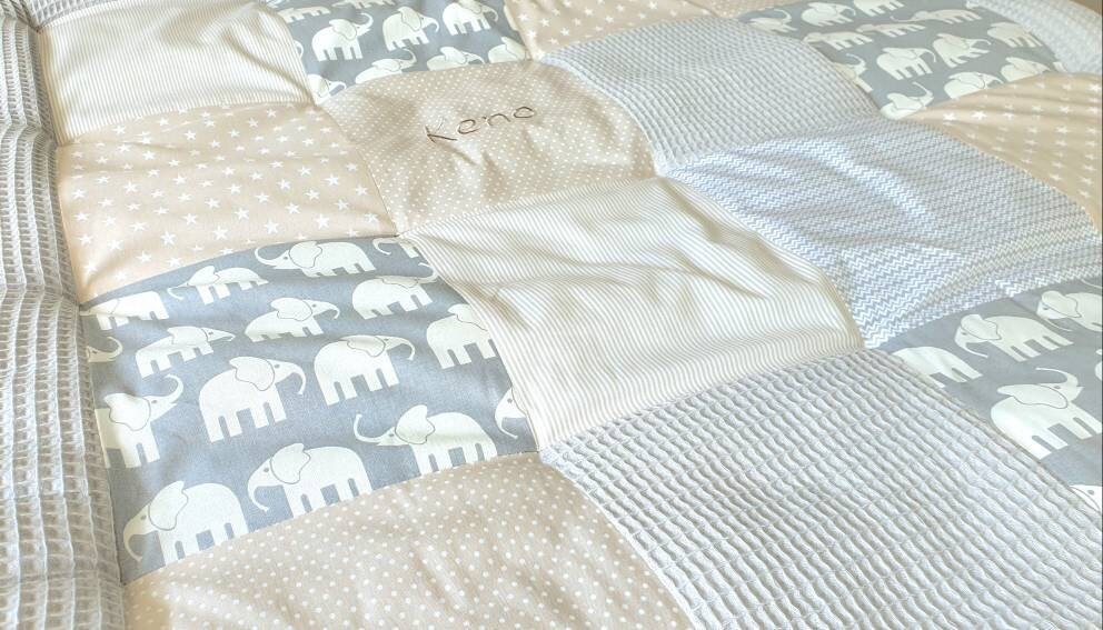 KRABBELDECKE - WAFFELSTOFF - Patchwork - Decke - Babydecke  - Spieldecke - personalisierbar mit Namensstickerei - ELEFANT hellgrau / beige