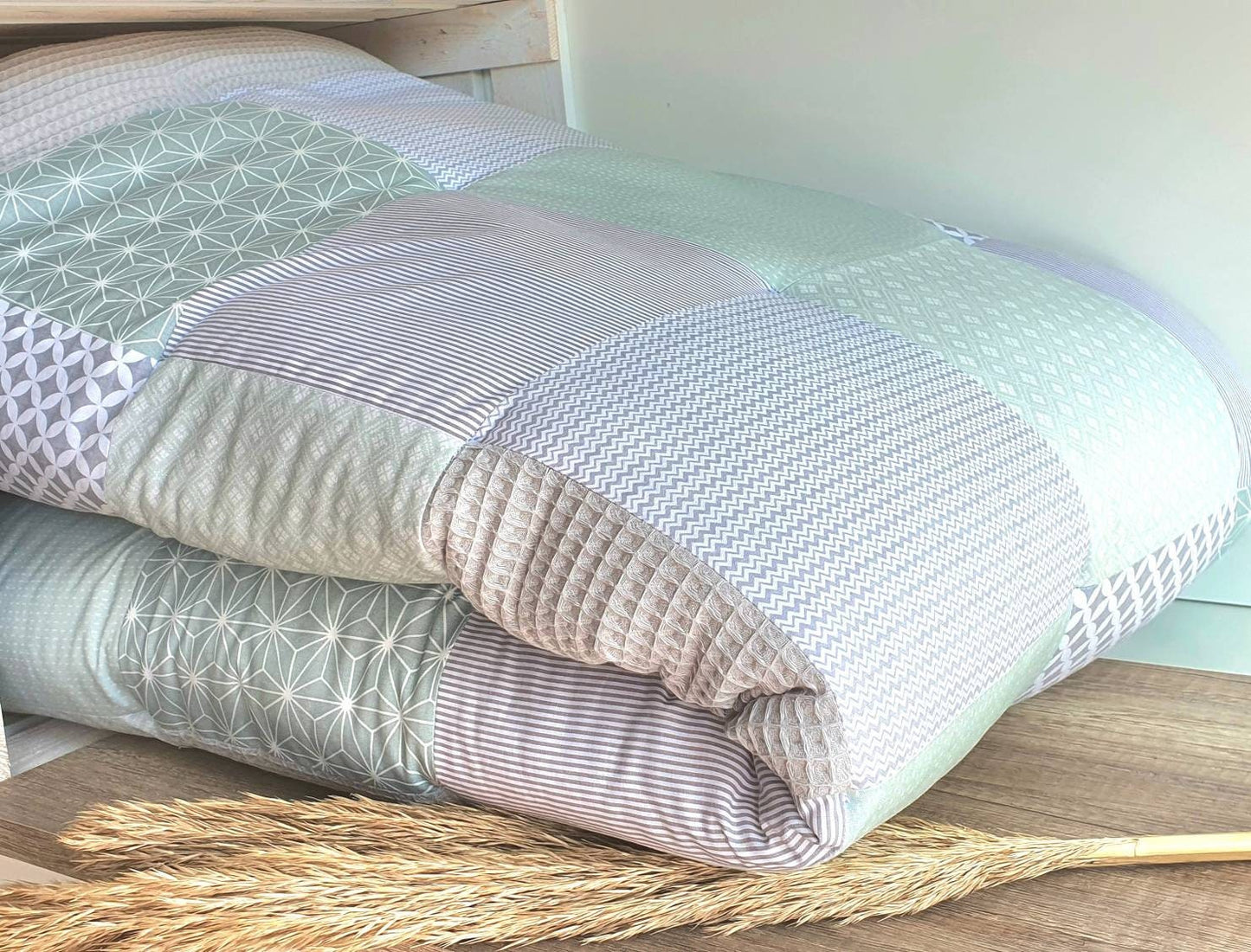 KRABBELDECKE - WAFFELSTOFF Patchwork - Decke - Babydecke - Mint/Grau/Weiß - personalisierbar mit Namensstickerei - SALBEI grün  / hellgrau