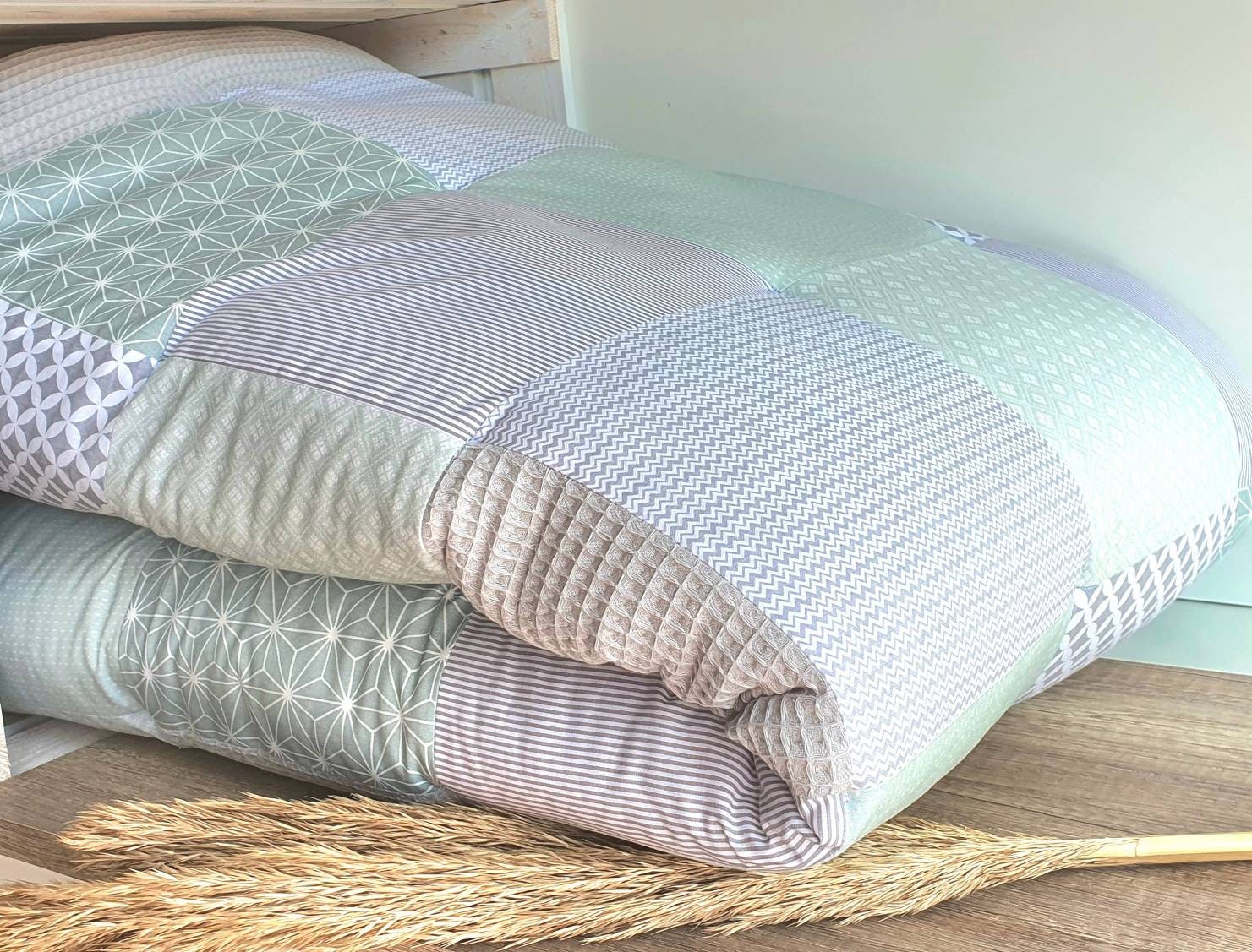 KRABBELDECKE - WAFFELSTOFF Patchwork - Decke - Babydecke - Mint/Grau/Weiß - personalisierbar mit Namensstickerei - SALBEI grün  / hellgrau
