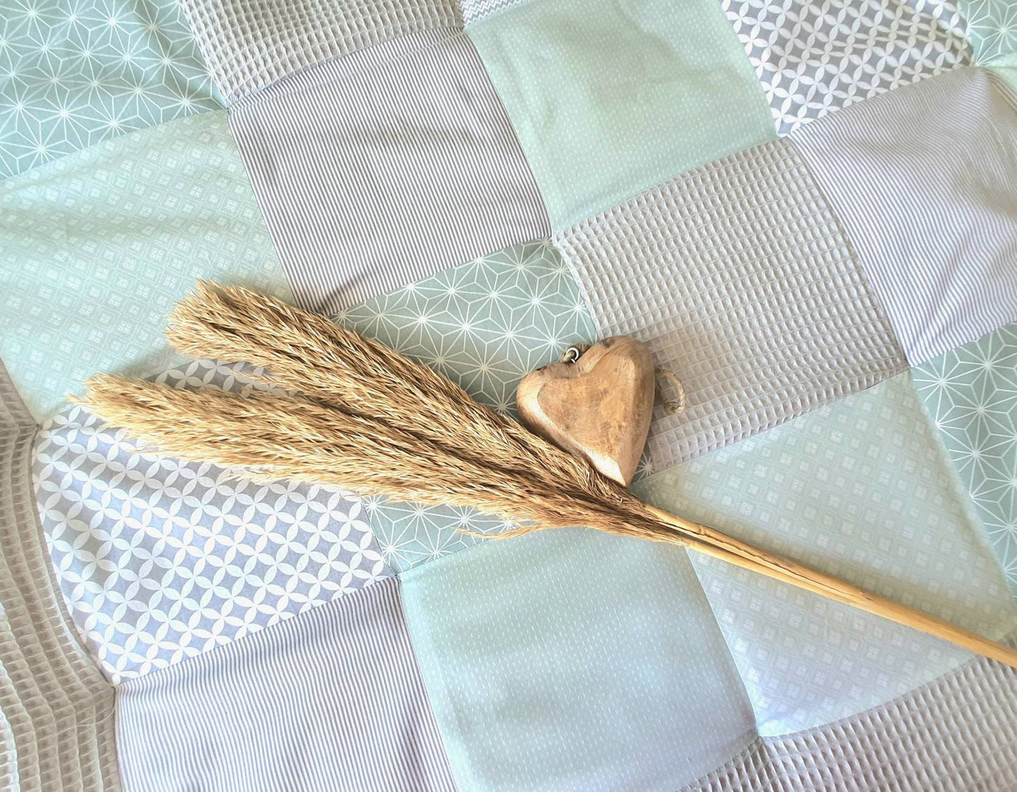 KRABBELDECKE - WAFFELSTOFF Patchwork - Decke - Babydecke - Mint/Grau/Weiß - personalisierbar mit Namensstickerei - SALBEI grün  / hellgrau