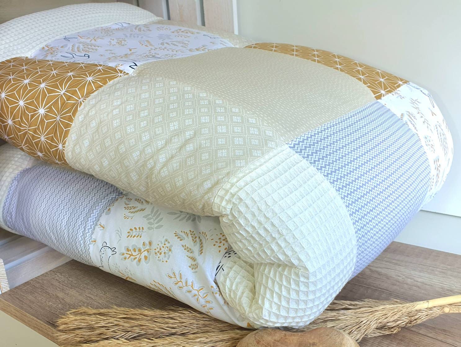 KRABBELDECKE - WAFFELSTOFF- Patchwork - Decke - Babydecke - WALDTIERE  / beige / senf / altweiß - personalisierbar mit Namen - Reh / Häschen