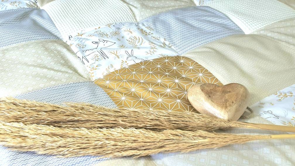 KRABBELDECKE - WAFFELSTOFF- Patchwork - Decke - Babydecke - WALDTIERE  / beige / senf / altweiß - personalisierbar mit Namen - Reh / Häschen