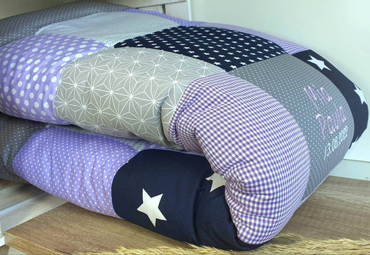 KRABBELDECKE - PATCHWORK - DECKE - Babydecke - Sterne flieder/dunkelblau/grau/weiß - personalisierbar mit Namen und Datum
