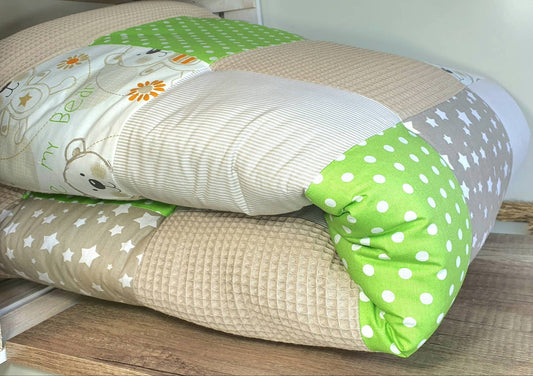 KRABBELDECKE - WAFFELSTOFF- Patchwork - Decke - Babydecke - personalisierbar mit Namen - BÄRCHEN beige | grün | weiß