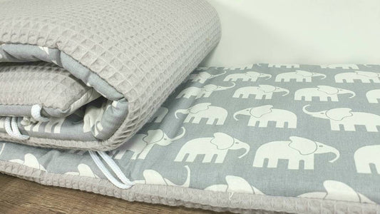 LATTICE CUSHION - PLAYPEN MESH PROTECTION - Waffle fabric * Elephant light grey white 168 x 25 cm