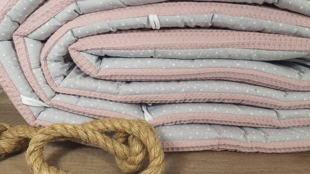 LATTICE UPHOLSTERY - PLAYPEN GRID PROTECTION - Waffle fabric waffle pellique * dots old pink light grey white