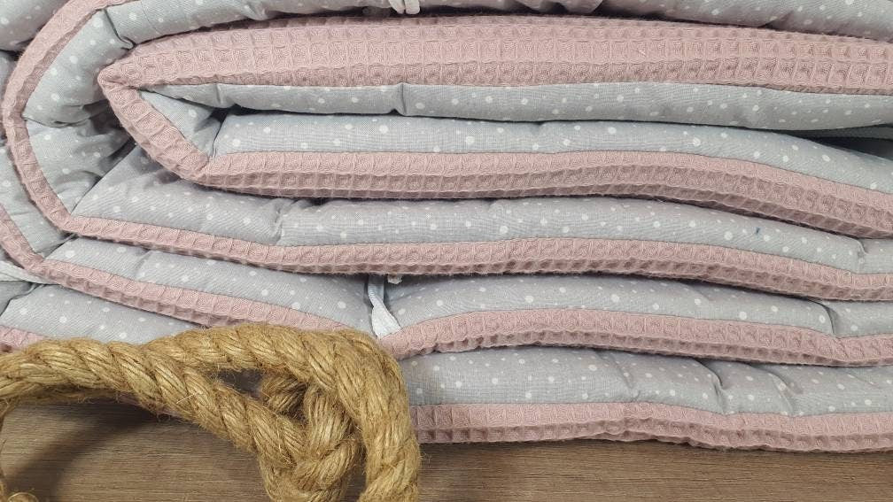 LATTICE UPHOLSTERY - PLAYPEN GRID PROTECTION - Waffle fabric waffle pellique * dots old pink light grey white