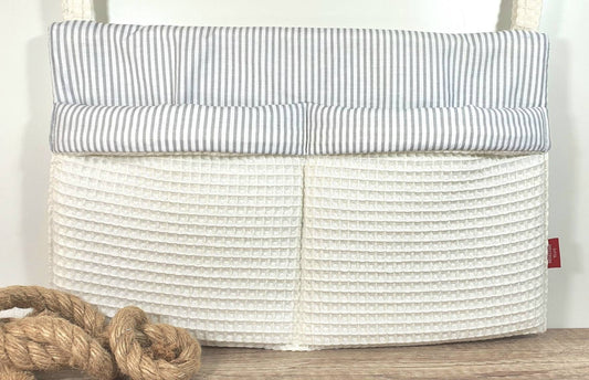 Waffelpique - praktische Betttasche - WANDUTENSILO - Organizer für Wickeltisch, Babybett, Laufstall ALTWEISS Streifen hellgrau