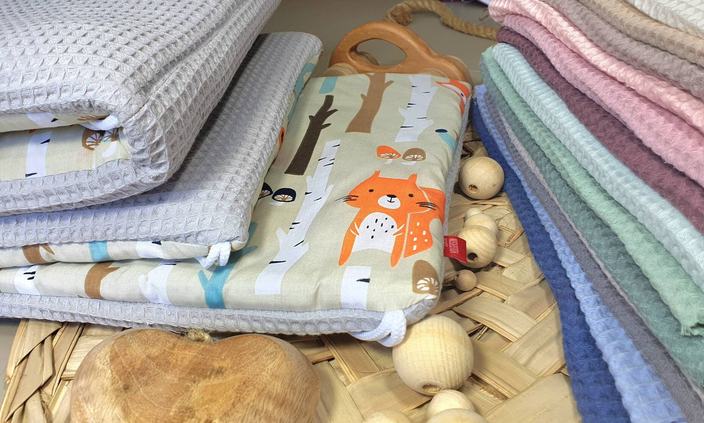 LATTICE CUSHION - PLAYPEN MESH PROTECTION - Waffle fabric Waffle Pique * Forest animals fox bear light grey beige