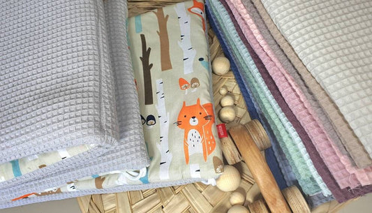 LATTICE CUSHION - PLAYPEN MESH PROTECTION - Waffle fabric Waffle Pique * Forest animals fox bear light grey beige